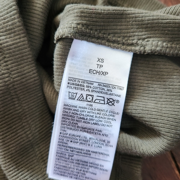 NWOT GAP Ribbed Flutter Sleeve Top – Size XS (Olive Night) - Picture 5 of 5